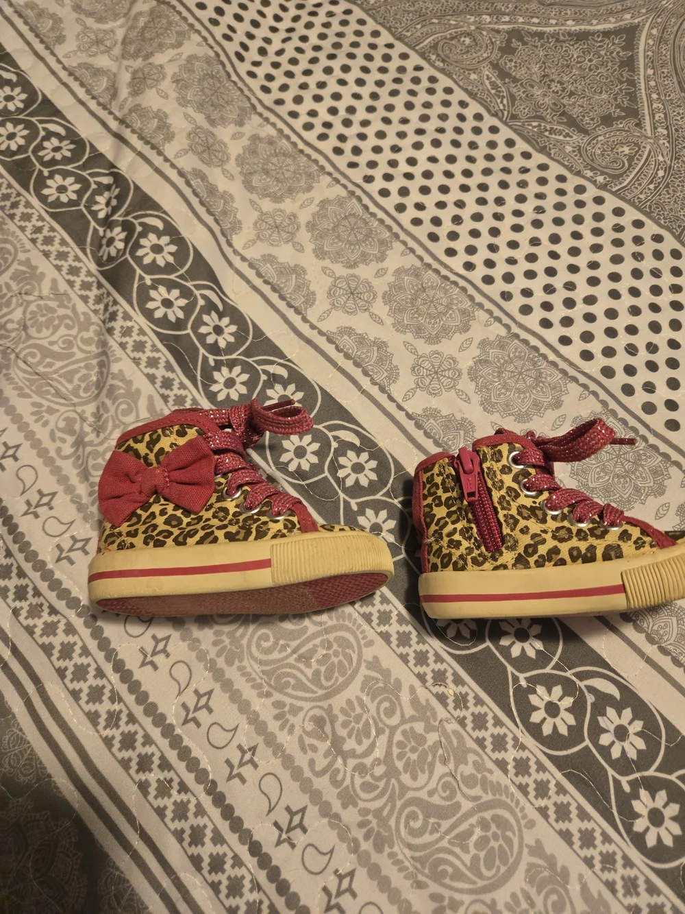 Leopard Print High-Top Kids Sneakers with Glitter Laces - Yellow & Red Size 2